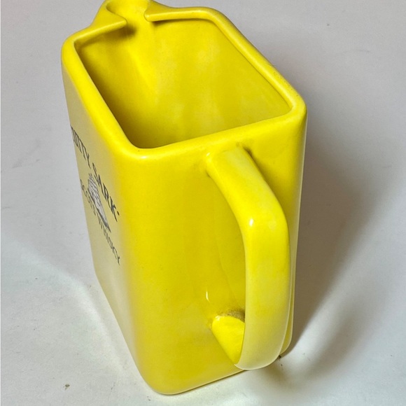 Yellow ceramic cutty sark pitcher - Picture 2 of 2